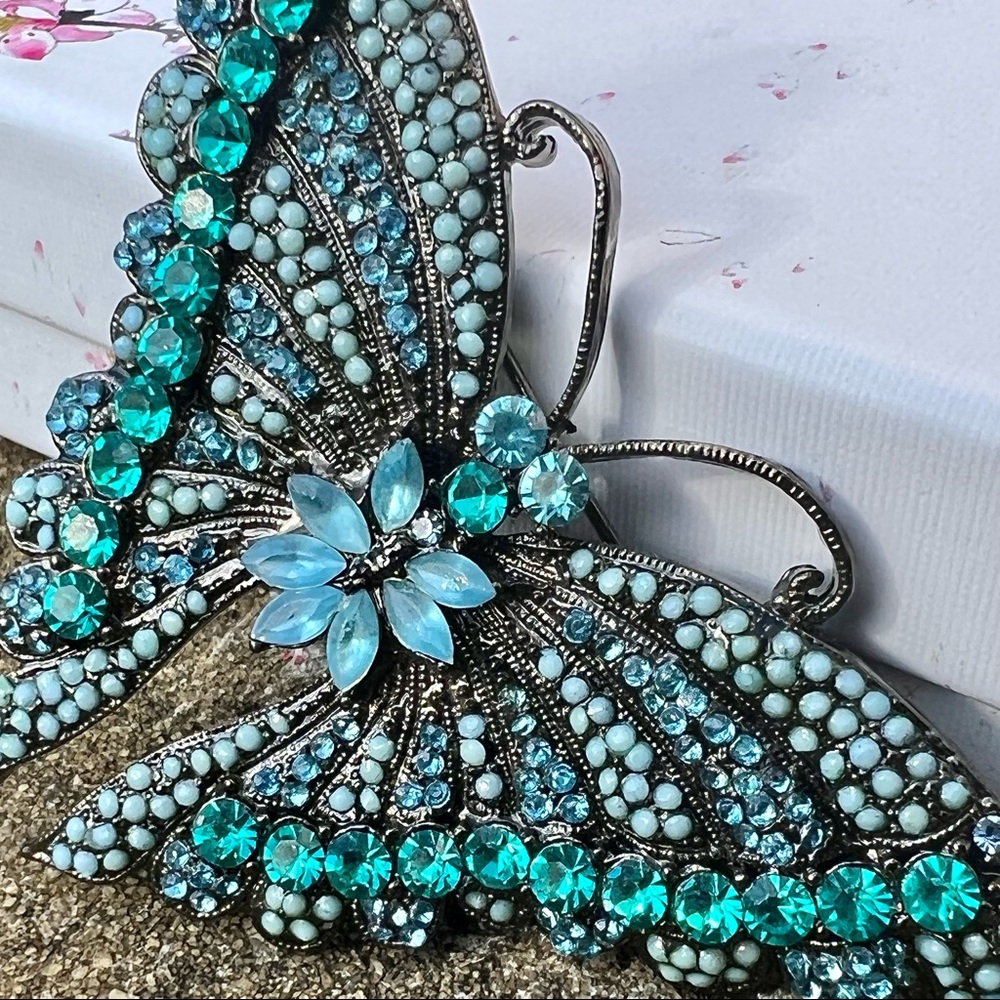 Glittering teal blue crystal butterfly - Picture 2 of 6